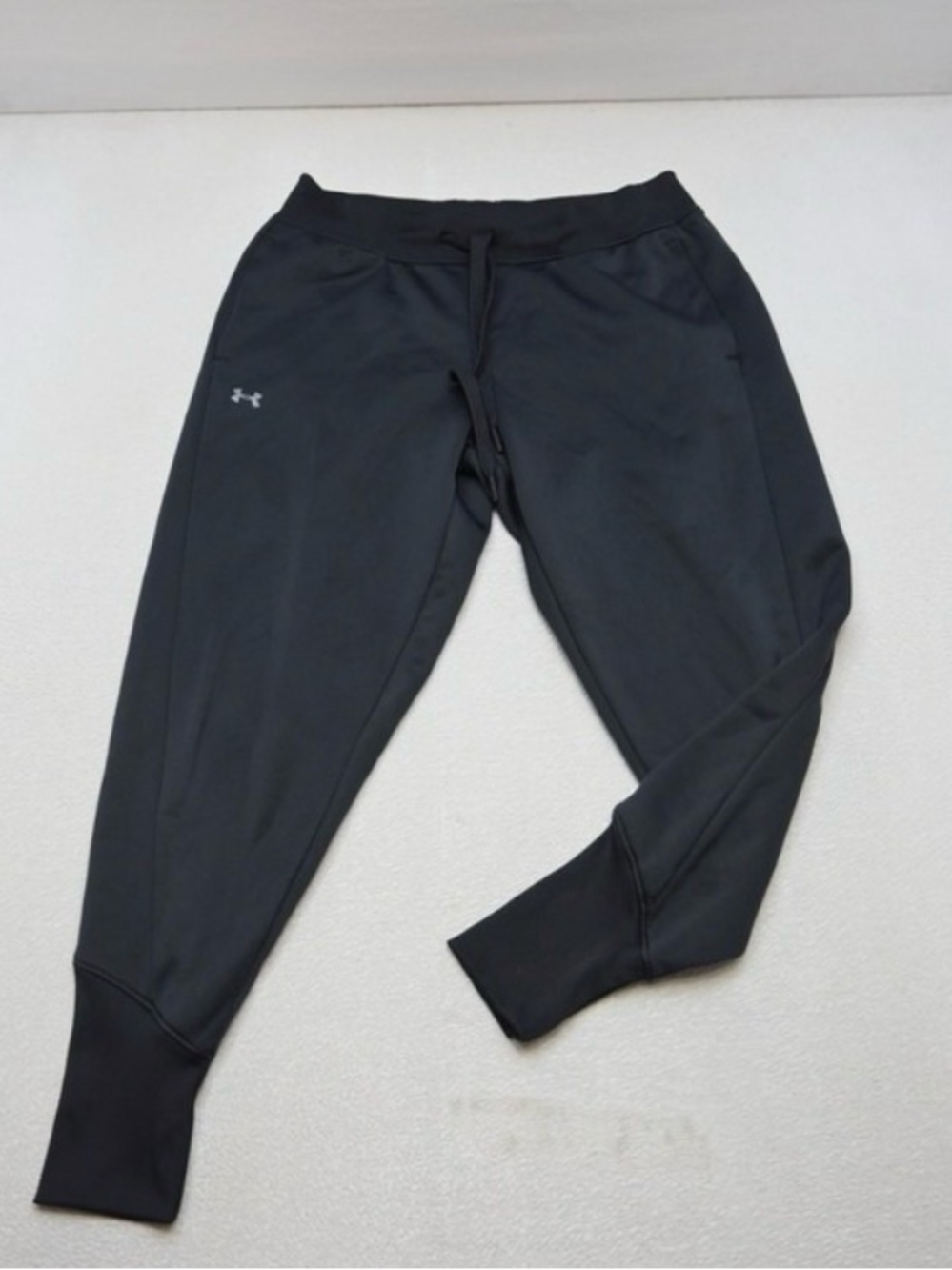 Under Armour Women’s Small Black Tapered Joggers EUC